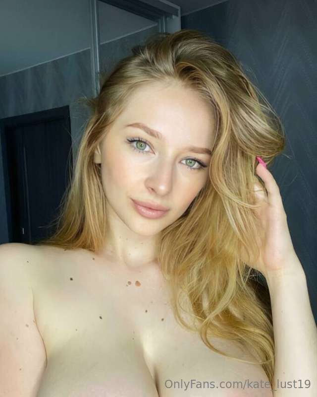 🔥@jane_milkers IS WET RIGHT NOW💦💦💦 Busty cutie @jane_milkers..