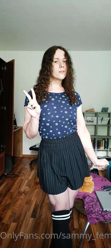 Happy Femboy Friday to everyone!!!
I'm studying for my final..