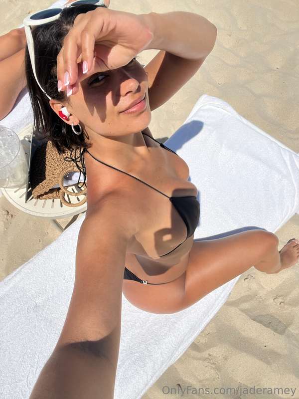 Hotter than summer baby 🌞 I should be your favorite season i..