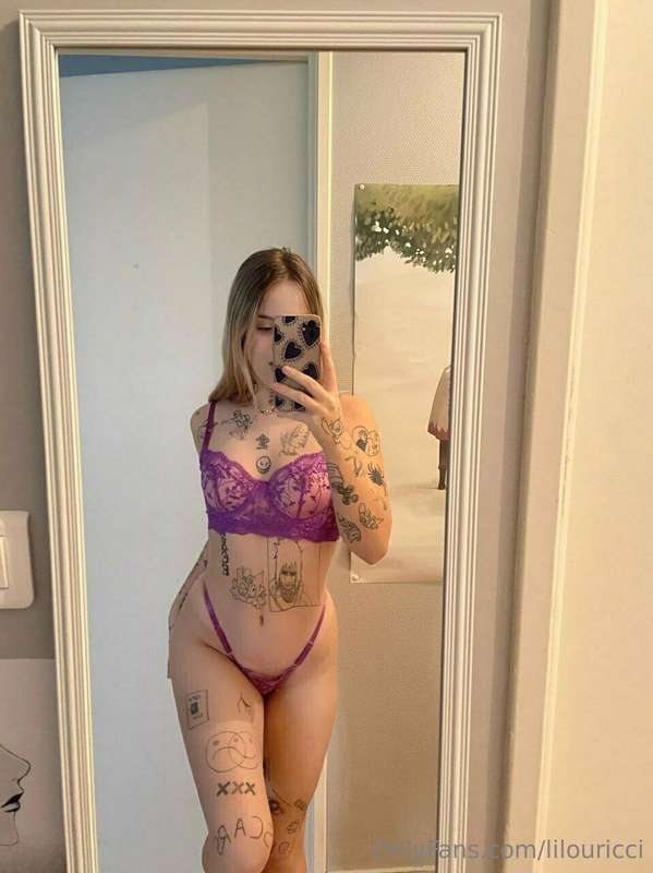 I know how to work all my assets👅