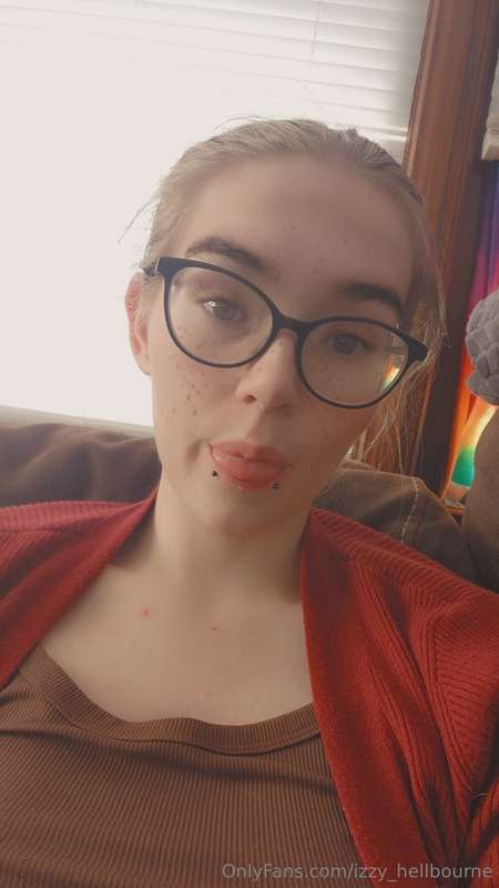 izzy_hellbourne image #7