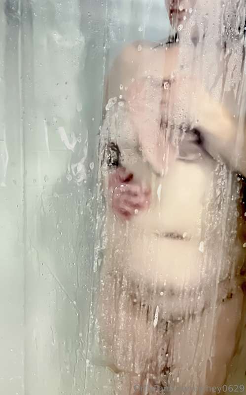 Cum shower with me 😈🧼🚿