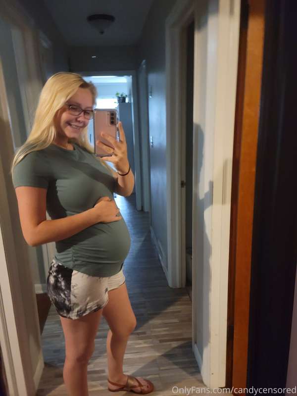 Swipe to see the belly😇 
Pregnant pussy is the best baby don..