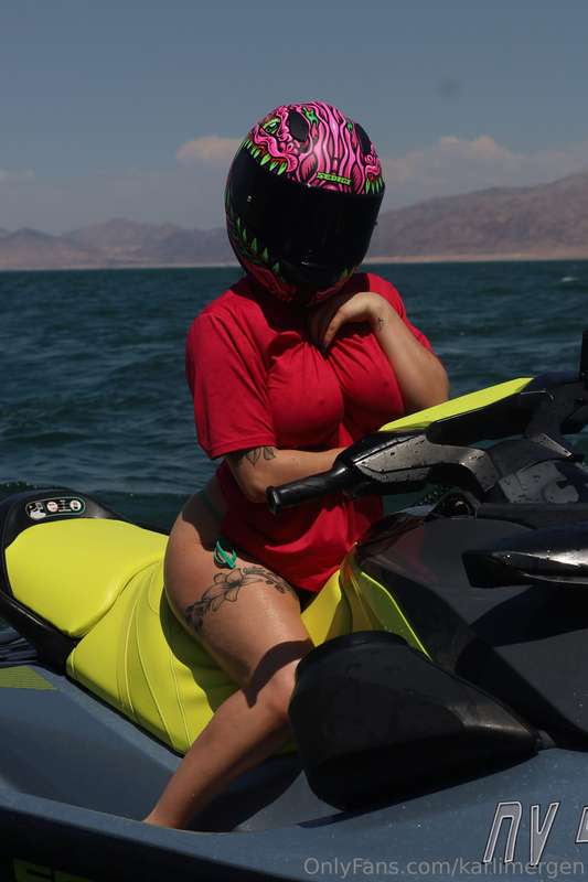 Would you fuck me on a jet ski??? 