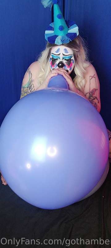 Clue's Blues! Watch Clue blow2pop 2 huge blue balloons while..