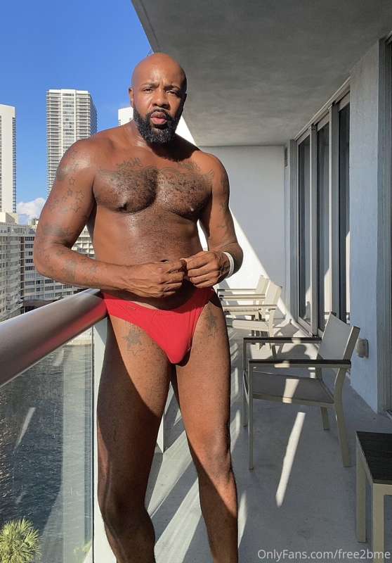 What Up MIAMI😎🌴☀️!
King Zaddy Mike is here and ready to turn..