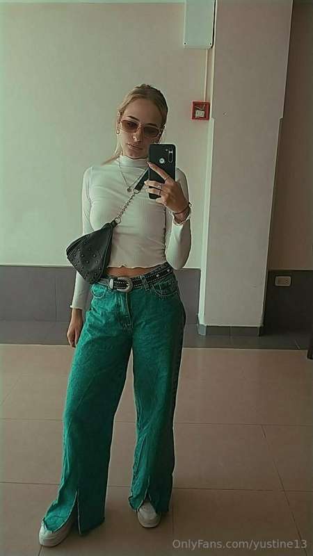 @annachiaraxo just moved to Miami, she is making the freakie..