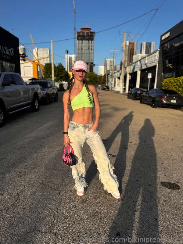 Serving looks while the sun serves that glow ✨
