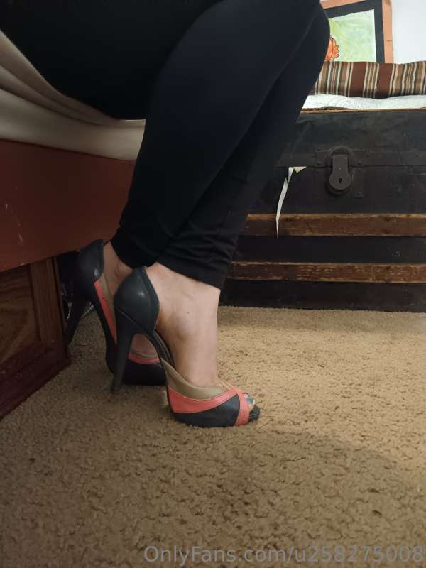My first toe dangle video!  I love how enticing and playful ..