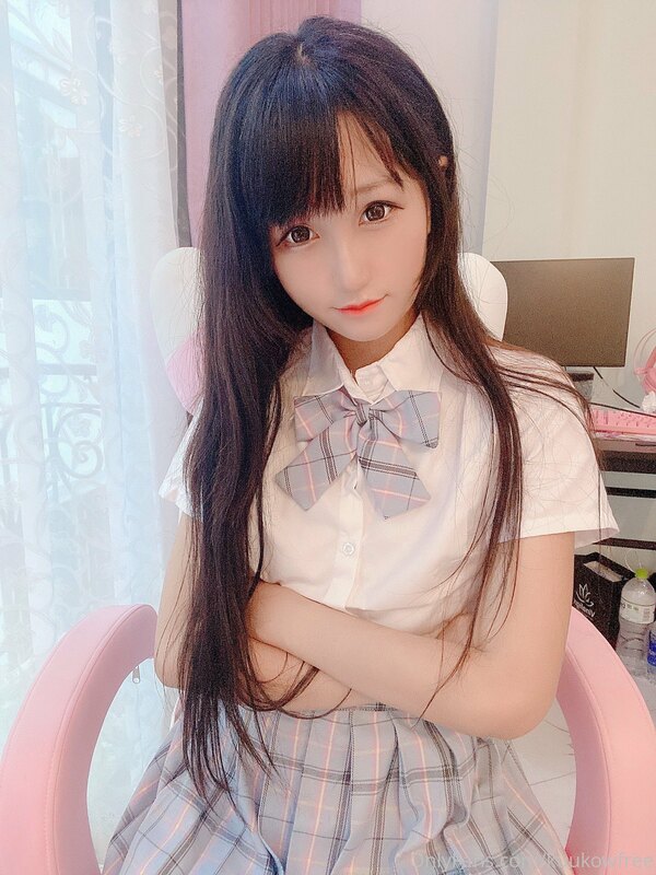 Take this as my treats for your new week, have fun ^v^