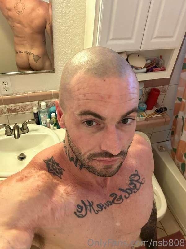 Going to be making a solo video DM me if you interested 🍑🍆💦💪..