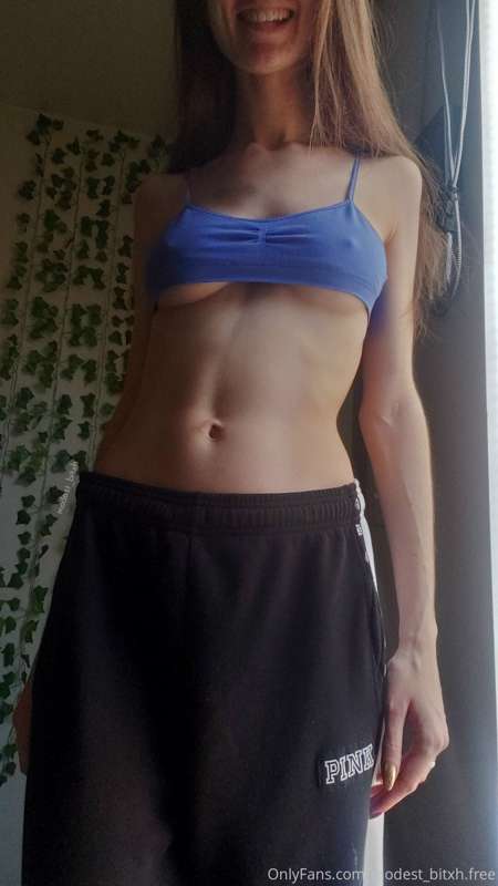 Can't go wrong with underboob 😉