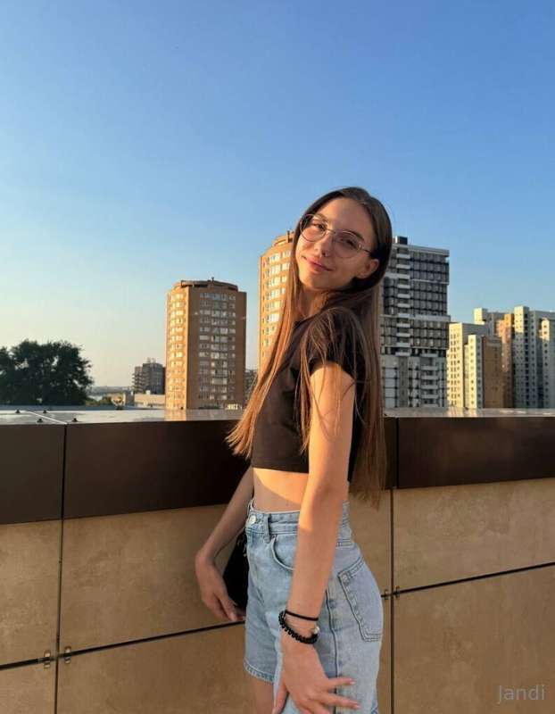 This babe @amy.sweety is finally 18!! She looks so innocent ..
