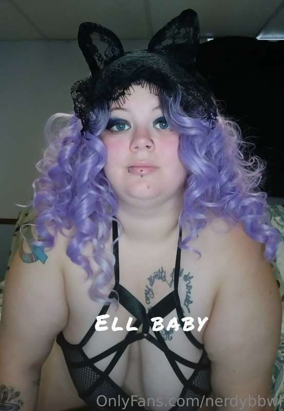 Want to see me naked? My VIP page is nudes and hot videos ha..