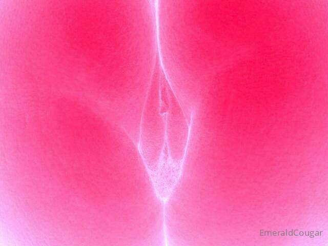 Who's gonna come out and play with their favorite Cougar??💦💋..
