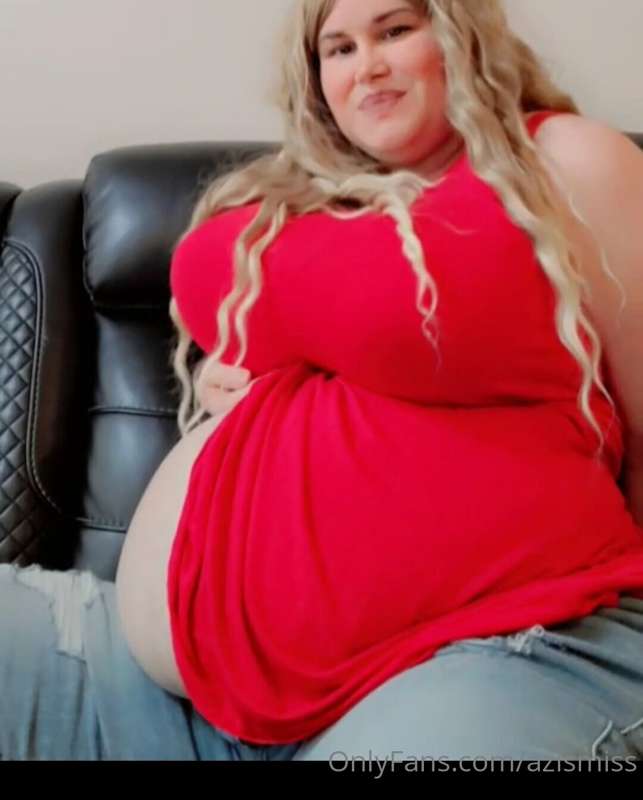 Trying to heft up my shirt under the boobs so you can peak a..