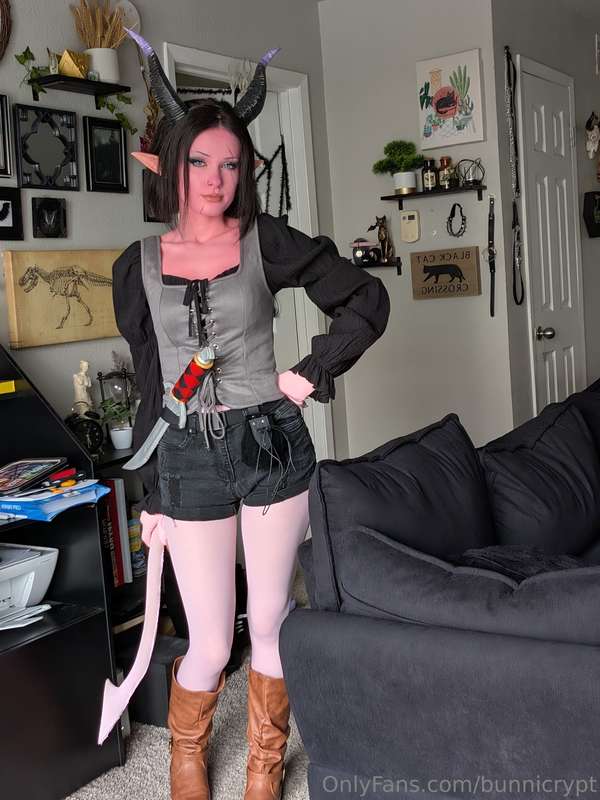 🧍🏻‍♀️🎀