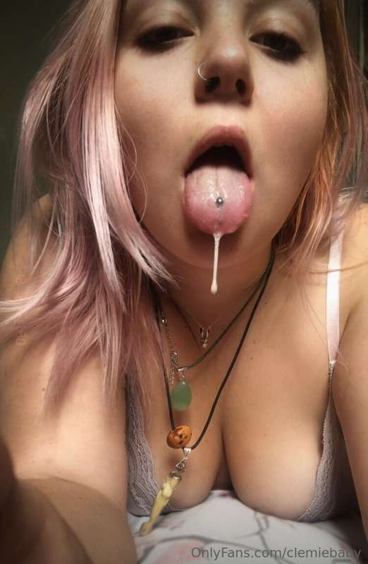 @clemiebaby Hi I’m clemie, 20yrs old and begging to cum for ..
