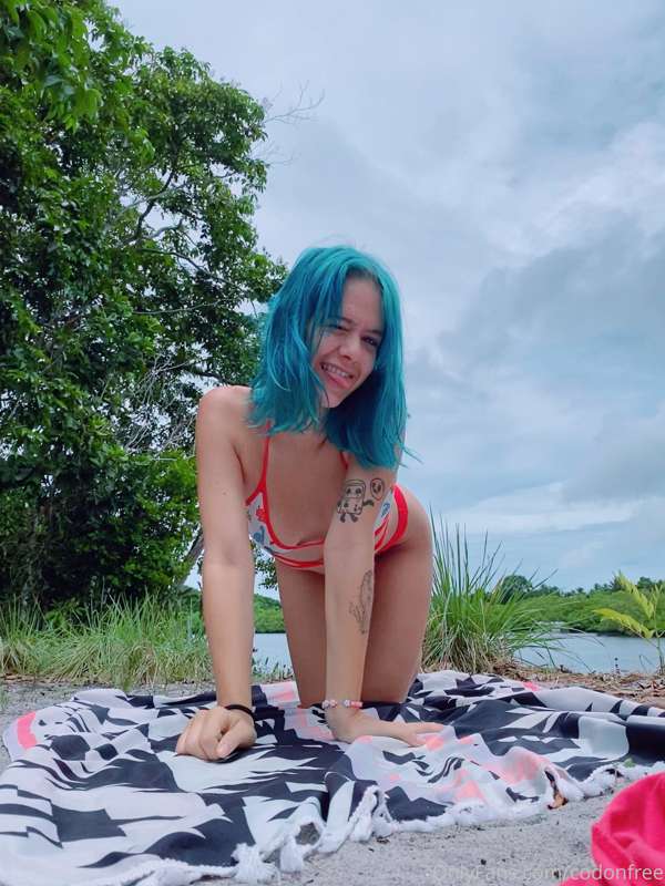 Come enjoy my private island with me 🌴
This set will be avai..