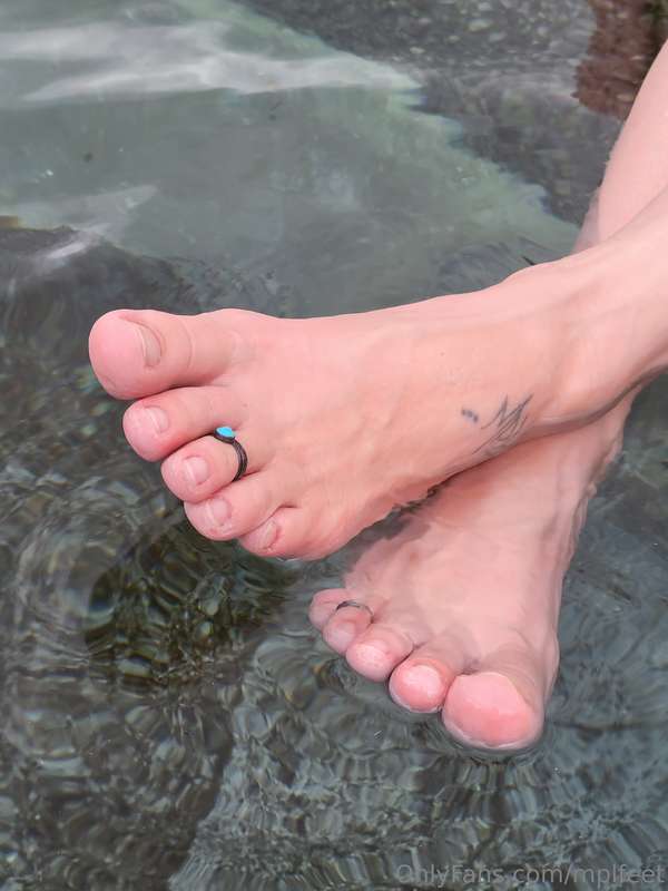 Happy Toes Day Unlock to see them all!😊👣