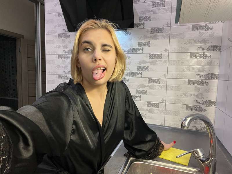 I took a picture in the kitchen and yes I am still the best ..