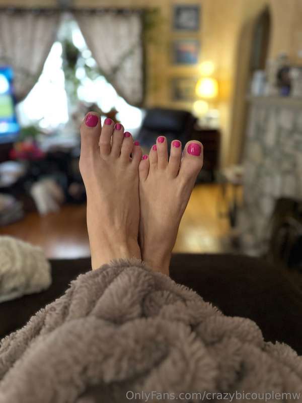 Courtesy naked toes pic… butt ass naked toes