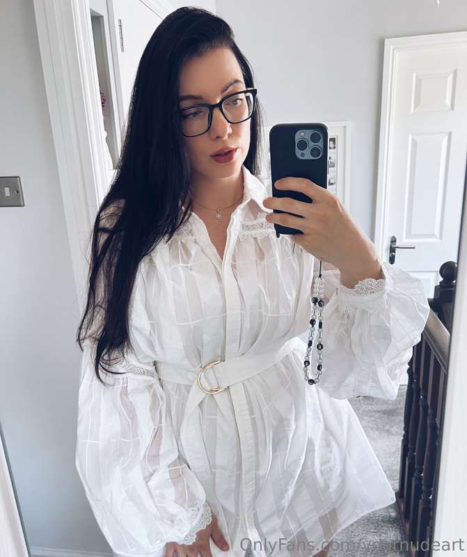 Happy Thursday 🥰 Do you like my dress? ☺️