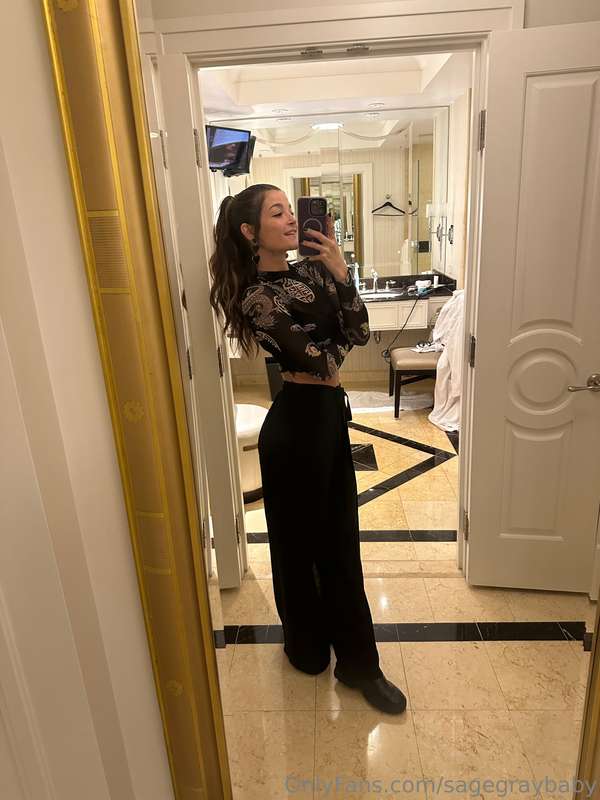 JUST GOT HOME from VEGASSSS baby! 🎲 I can’t wait to tell you..