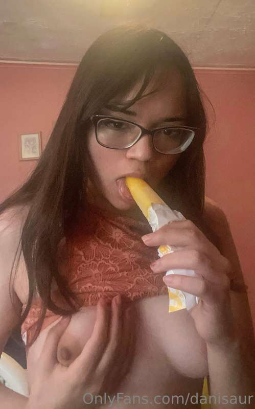 sucking ya cock like this popsicle ;3