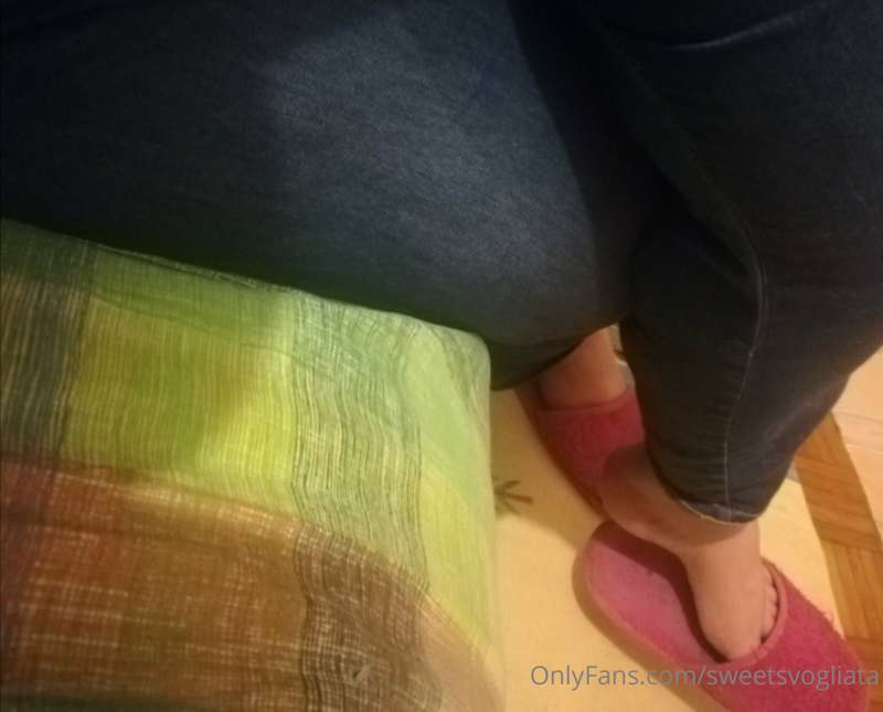 Vorresti vedere i miei piedini qui? 👣 😏