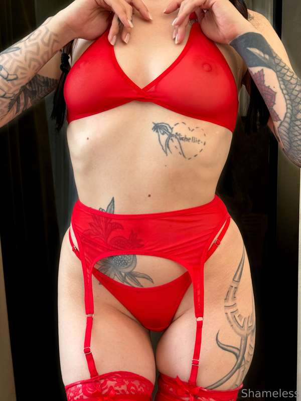 Peek-a-boo, but make it sinful ♥️