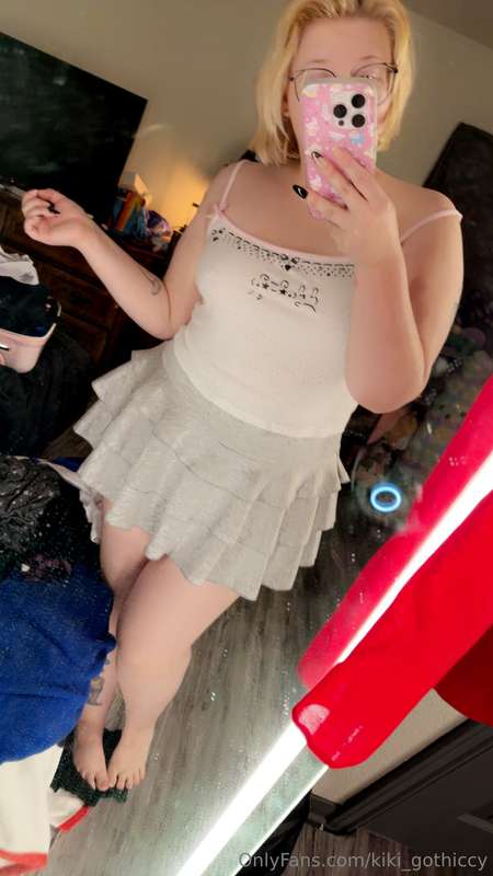 New skirt very cutesy 💕💕