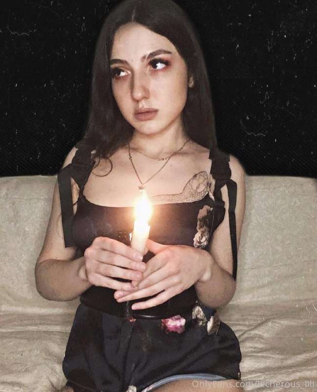 I bought a candle for a romantic mood❤️