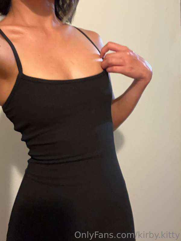 got a cute new dress!! i still think it looks better off 😉