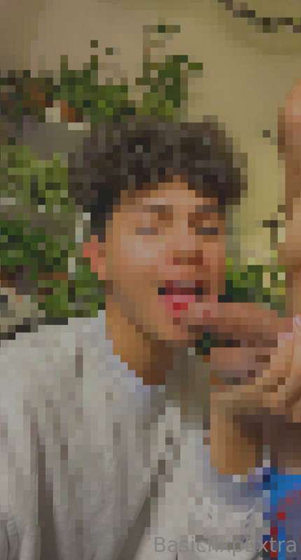 A happy boy with a huge dick in his face 🥰