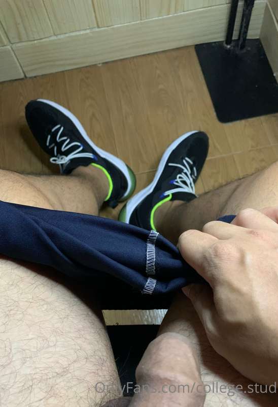 sniff the sneaker? 👀👟👟