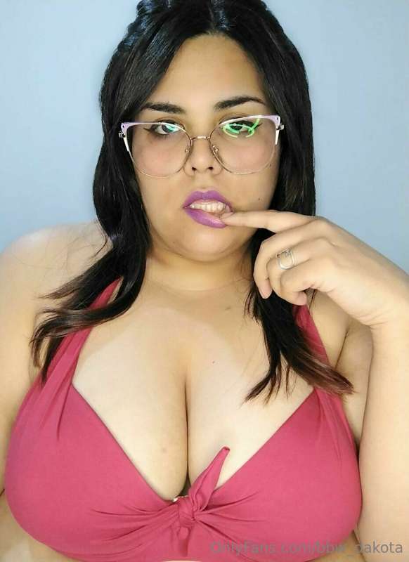 Content with glasses? Send me a tip and I'll do it for you 🔥..
