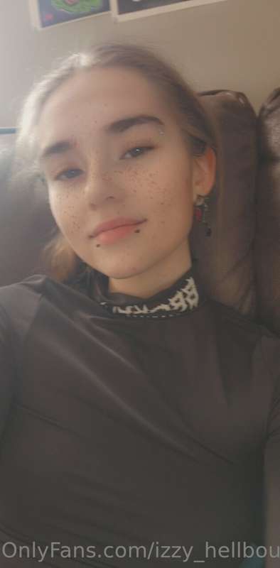 izzy_hellbourne image #0