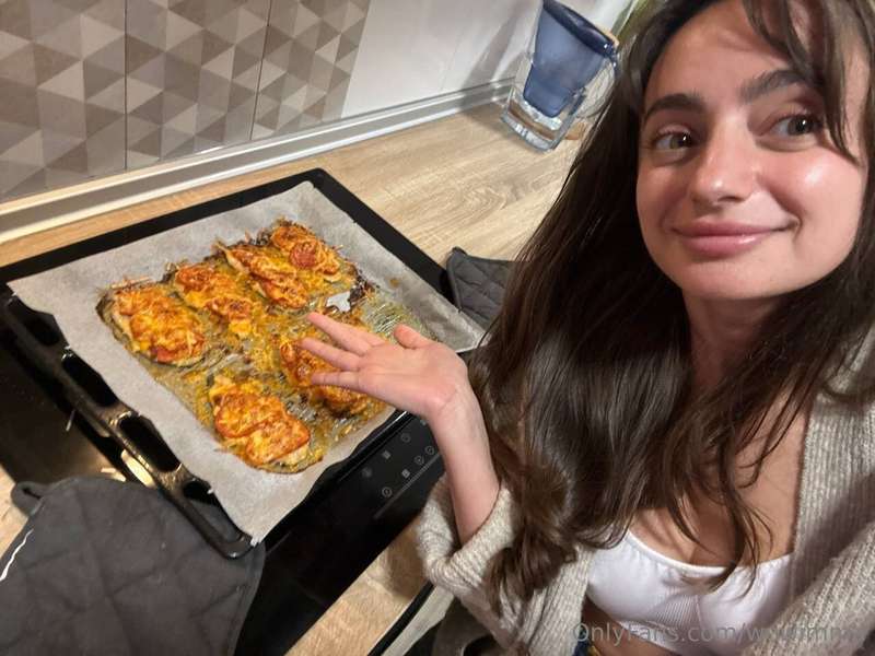 Caught myself in the middle of dinner prep… and couldn’t hel..
