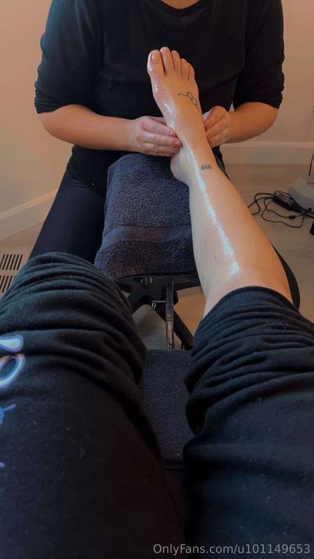 Who’s gonna pay for my pedicure? 😜😇 will send a bundle when ..