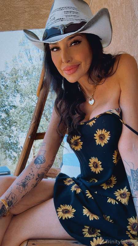 Come on, I know you want more of my new pictures! 🥵