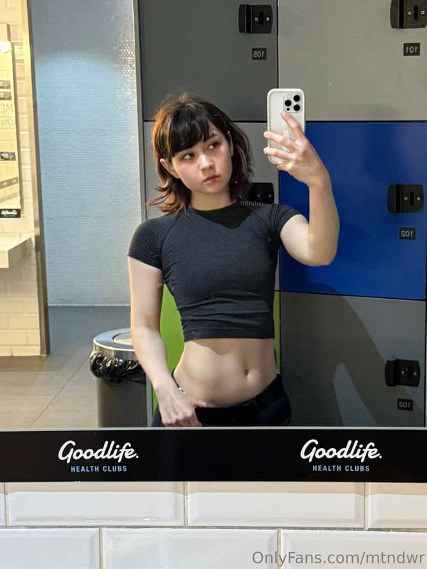 if u look at my tummy u have to jerk off to it sorry those r..