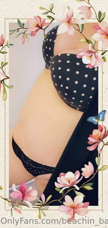 Lace thong and black bra. Looking to make other content, let..