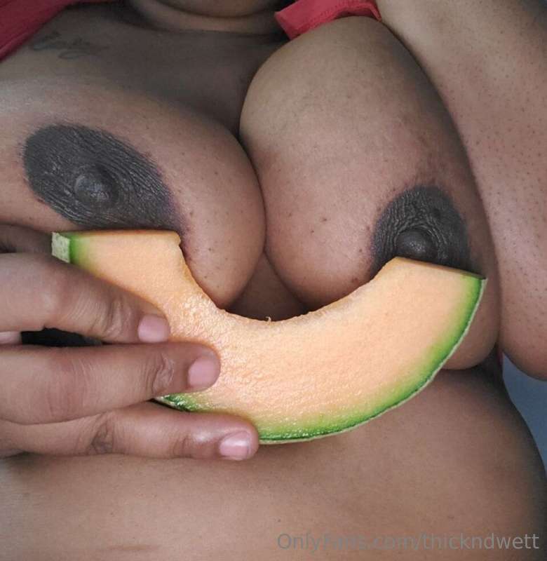 Melon with these Melons ? 🍈