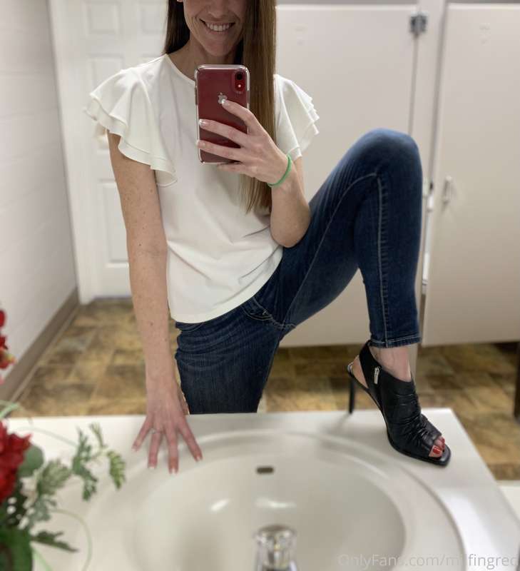 Felt sexy in my heels Friday, just wanted to share 😘