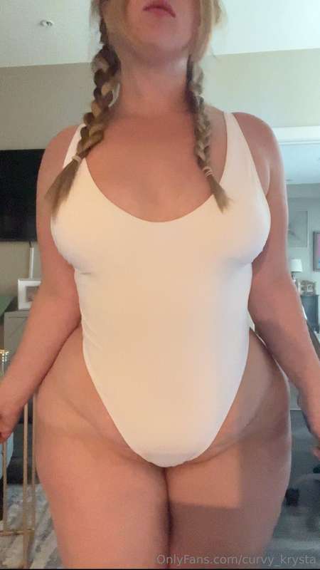 curvy_krysta