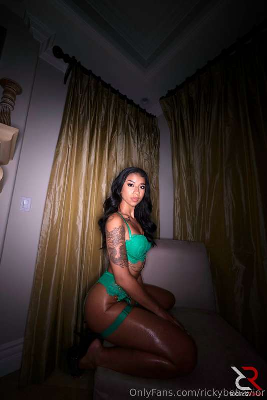 ❌❌ AMEENA GREEN ENTERS THE RICKY'S ROOM ❌❌FACE DOWN, ASS UP!..