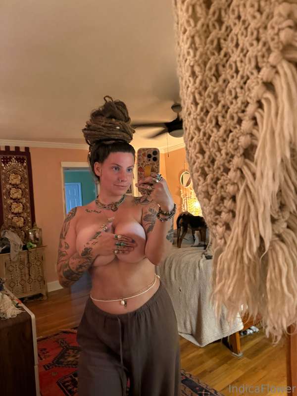 swipe to see my bra 🤭👋🏼