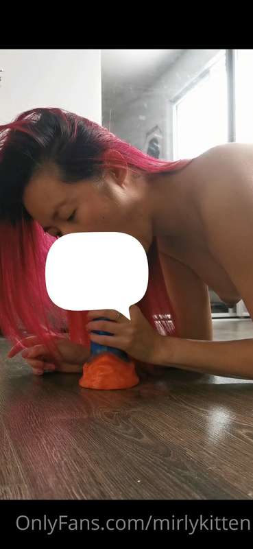 Sucer son sextoys avec 2 angle de camera different :)