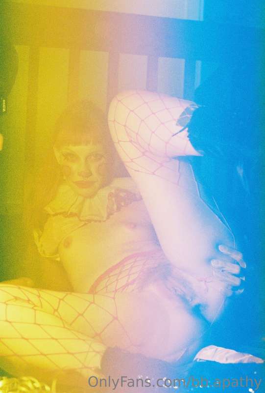 naughty, naughty clown 🤡 

// #35mm shot by @kilogram973